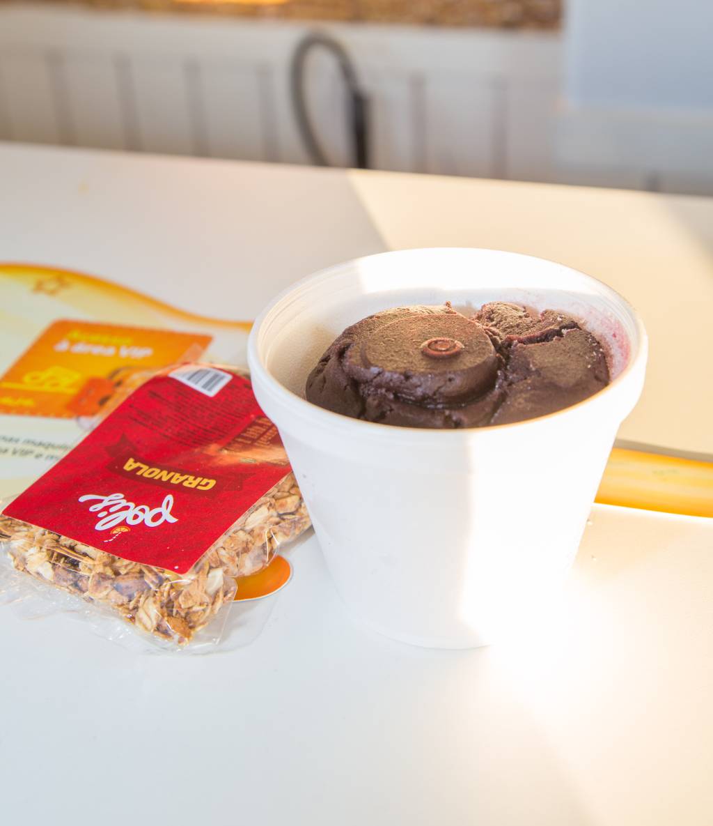 Açaí com granola: opção de lanche no Polis Sucos Açaí com granola: opção de lanche no Polis Sucos