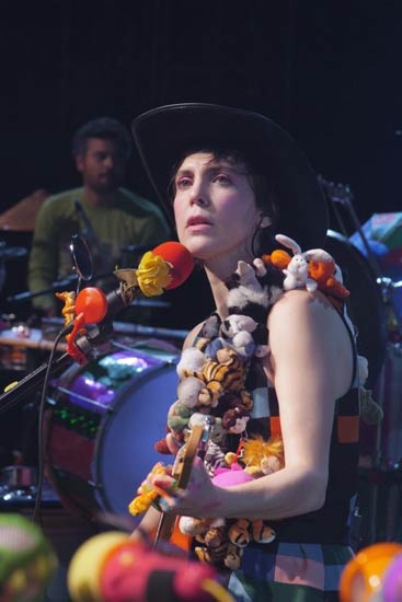 Adriana Calcanhotto conversa com fãs em evento gratuito