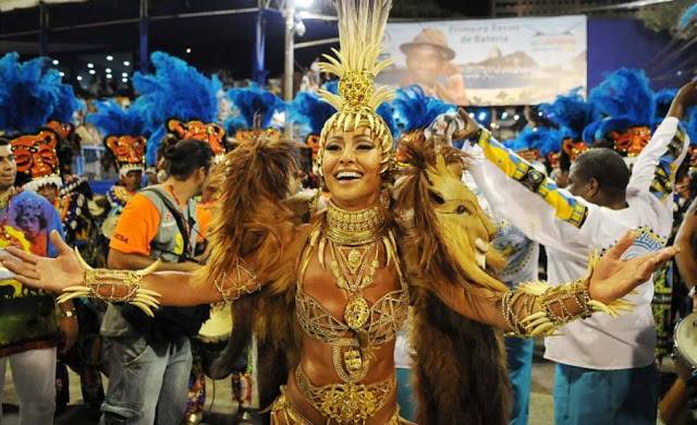Em 2010, a japonesa foi coroada Rainha de Bateria da Vila Isabel, posto que ostenta at&eacute; hoje. Seu bumbum j&aacute; ganhou muitos elogios na Avenida, sendo considerado, por diversas vezes, o mais bonito do Carnaval. Em 2011, botou para quebrar com a fantasia cria<br>
