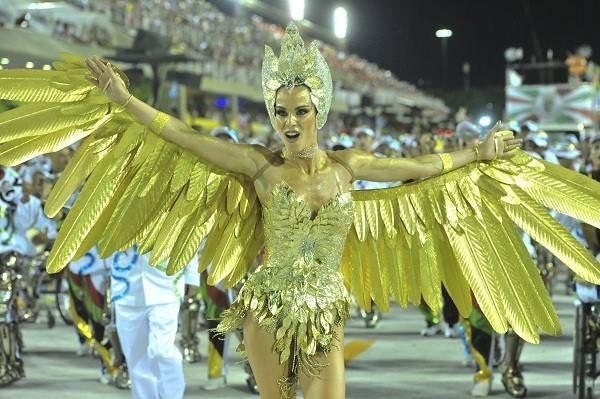 A escola, que aposta sempre em componentes ilustres, levou nada menos do que 24 famosas &agrave; avenida no ano passado. A principal foi a rainha de bateria Ana Furtado, mulher do diretor do Big Brother Brasil, Boninho, que j&aacute; havia desfilado como musa pela agre<br>