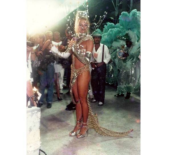 A ex-modelo foi a primeira famosa a ocupar o posto de rainha de bateria do Carnaval, desbancando as passistas que ocupavam tradicionalmente a fun&ccedil;&atilde;o. Foi tamb&eacute;m a primeira a fazer topless na avenida, pela Mocidade, quando seu biqu&iacute;ni de strass arrebentou.<br>
