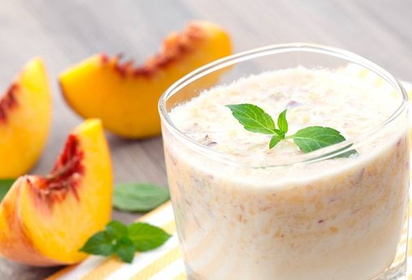 Smoothie de banana e pêssego