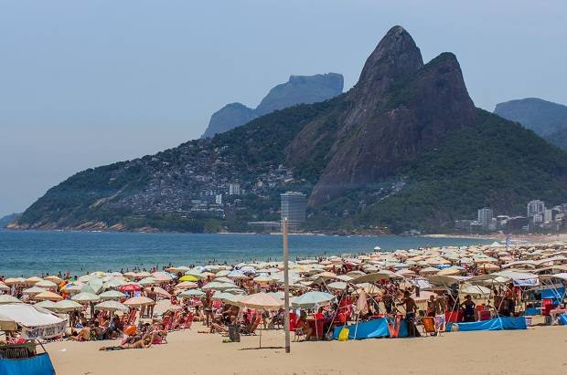 Copacabana e Leme ganham novos guarda-sóis