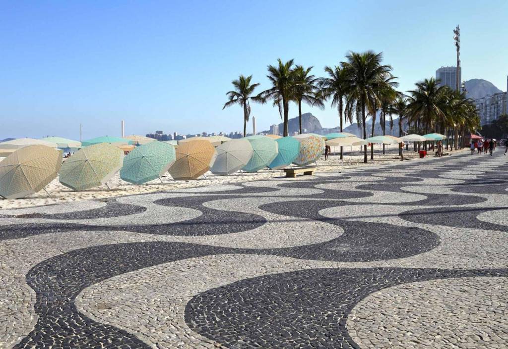 Praias do Rio ganham novos guarda-sóis