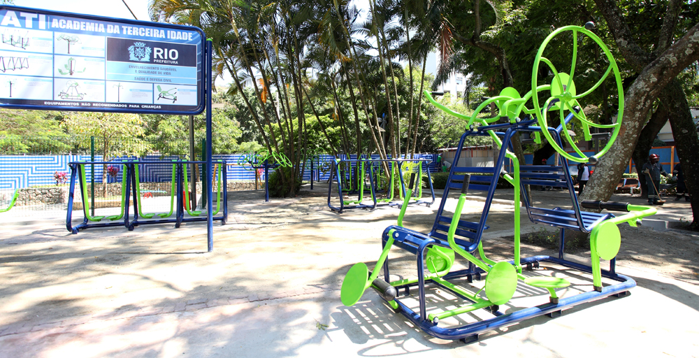 Prefeitura para projeto de academias da terceira idade e idosos reclamam