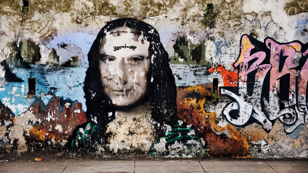 Muro com grafite de Monalisa tamb&eacute;m comp&otilde;e o trabalho<br>