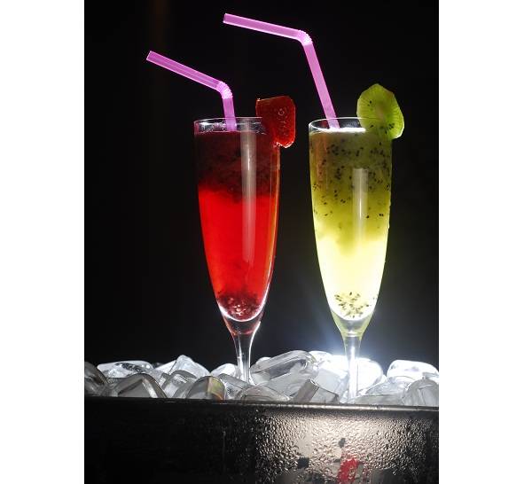 S&atilde;o feitas com espumante brut ou ros&eacute; e frutas da esta&ccedil;&atilde;o (R$ 19,00). Bistr&ocirc; The Line. Rua Visconde de Itabora&iacute;, 78, Casa Fran&ccedil;a-Brasil, Centro, tel. 2233.3571 e 7847-4071.<br>