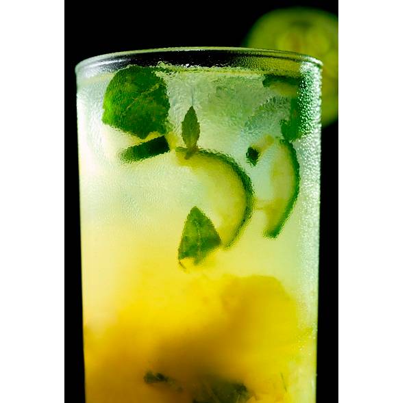 Caipirinha especial feita com saqu&ecirc;, uvas verdes, hortel&atilde; e leve toque de pepino (R$ 18,00). Minimok. Avenida L&uacute;cio Costa, 3460, loja 114, posto 4, Barra, tel. 2496-8854.<br>