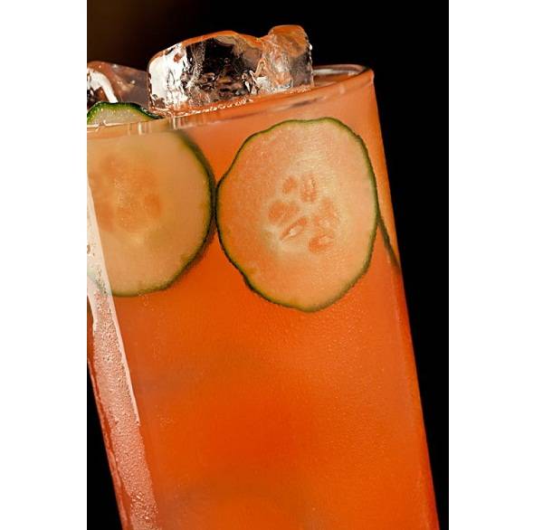 Suco de melancia com lim&atilde;o, xarope de banana, soda, vodca e l&acirc;minas de pepino (R$ 23,00). Q. Rua Dias Ferreira, 617, Leblon, tel. 2113-0564 / 0594.<br>