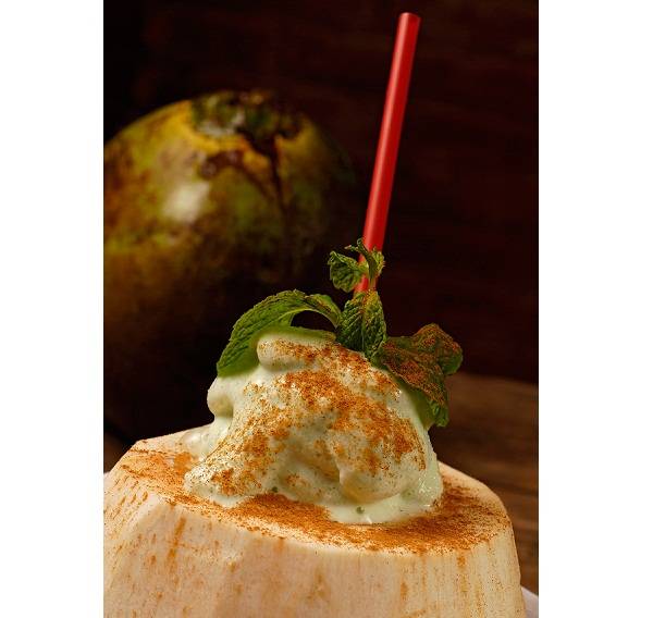 Al&eacute;m do nome, chama a aten&ccedil;&atilde;o tamb&eacute;m pela apresenta&ccedil;&atilde;o. Cacha&ccedil;a, abacaxi, &aacute;gua de coco e creme de menta batidos com gelo s&atilde;o servidos dentro de um coco e polvilhados com canela (R$ 26,00). Apraz&iacute;vel. Rua Apraz&iacute;vel, 62, Santa Teresa, tel. 2508-9174.<br>