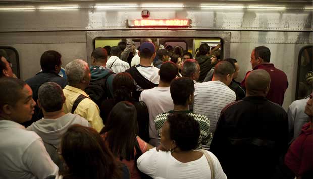 Cariocas vão usar relógio de pulso para pagar passagens