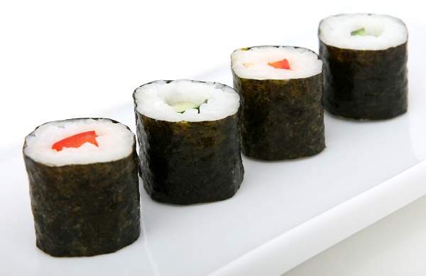 Aprenda a fazer sushi de kani em casa
