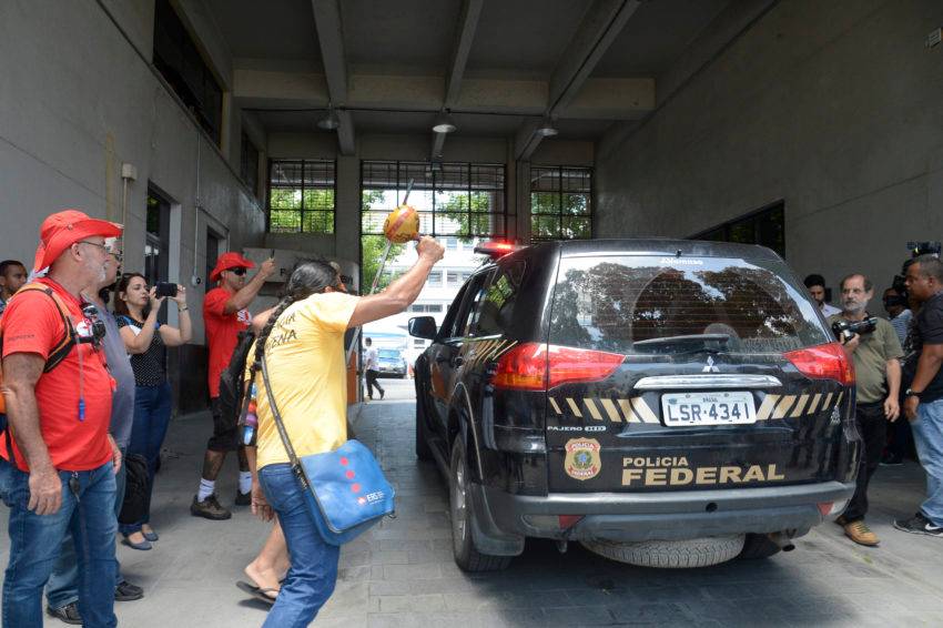 Além do casal Garotinho, sete são presos em operação no Rio