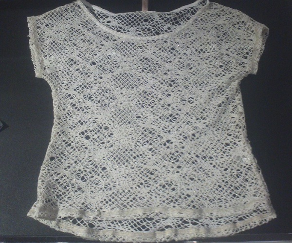 Blusa vazada. R$ 49,99.<br> Blusa vazada. R$ 49,99.<br>