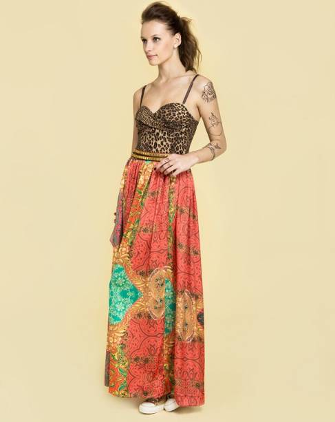 Saia longa: R$ 229,90. Body com bojo torcido: R$ 98,90. Rua Lauro M&uuml;ller, 116, 4&deg; piso, Shopping Rio Sul, Botafogo, tel. 2567-8993.<br>