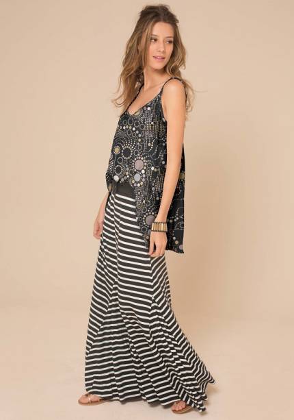 Blusa ryder: R$ 179,00. Saia darco: R$ 319,00. Avenida Afr&acirc;nio Melo Franco, 290, 1&ordm; piso, Shopping Leblon, tel. 2512-7818.<br>