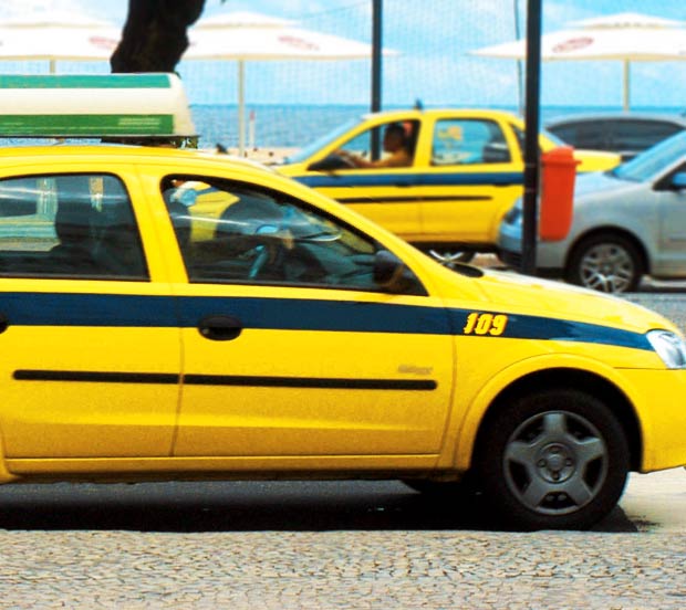 Vou de táxi