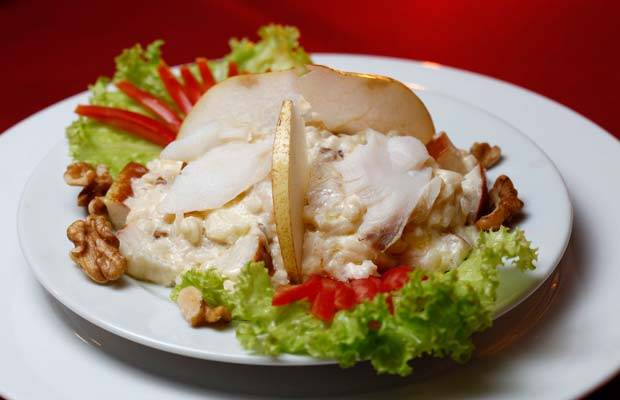 Risoto de bacalhau, p&ecirc;ra e nozes<br>