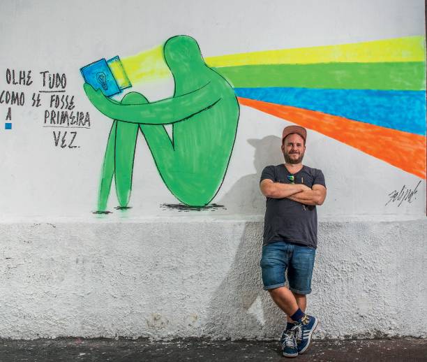 Frases provocativas e motivacionais fazem sucesso pelos muros do Rio