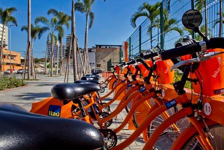 H&aacute; tr&ecirc;s esta&ccedil;&otilde;es ao longo do parque e percorrer a &aacute;rea de bicicleta &eacute; uma excelente op&ccedil;&atilde;o<br>