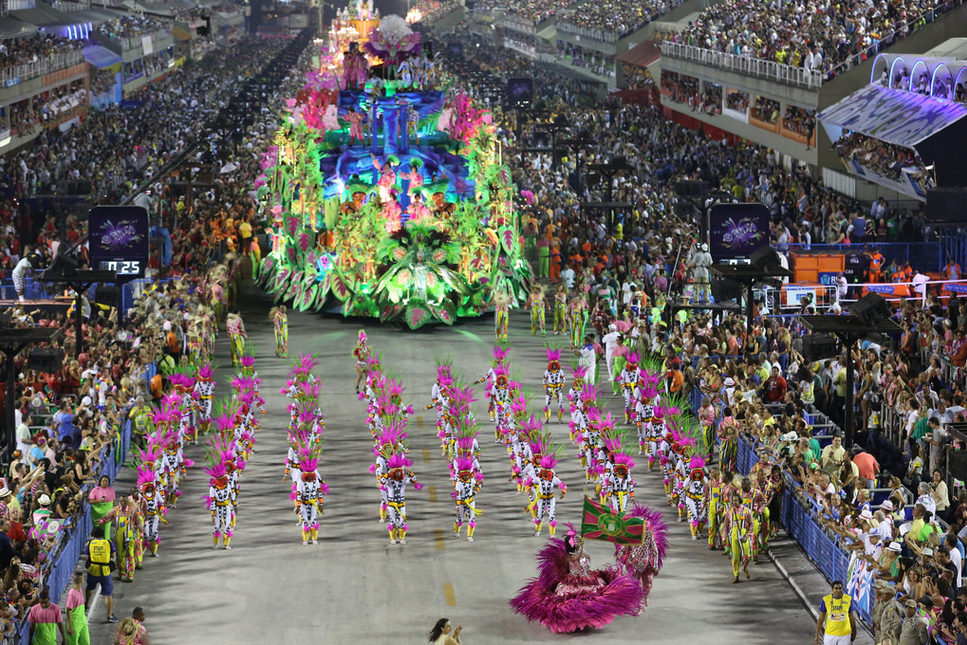 Design e processo criativo de escolas de samba é tema de debate