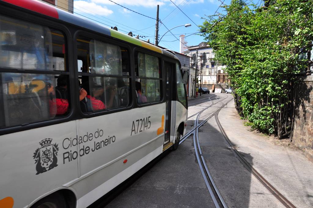 Donos de empresas de ônibus querem tarifa a R$ 5,30