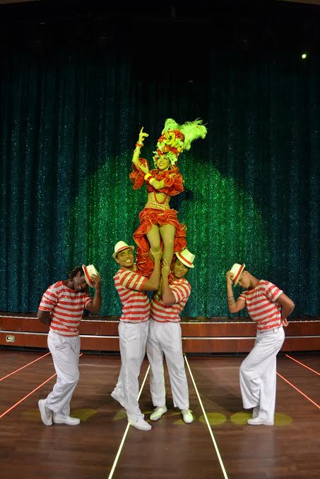 Companhia circense faz espetáculo em homenagem aos 450 anos do Rio