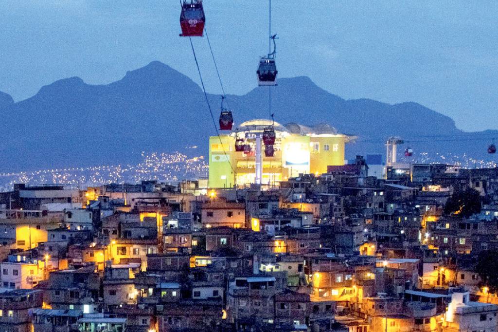 Governo do Rio começa discutir investimentos sociais nas favelas pacificadas