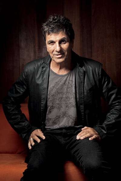 Evandro Mesquita faz show gratuito em shopping na Barra
