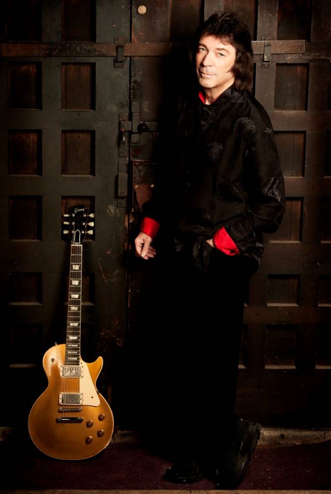 Lenda viva, Steve Hackett relembra hits do Genesis
