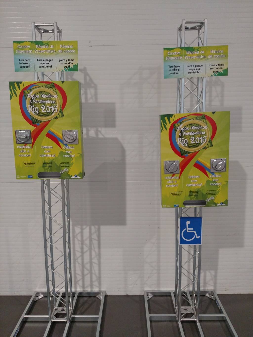 Máquinas de preservativos da Vila dos Atletas ganham versão acessível