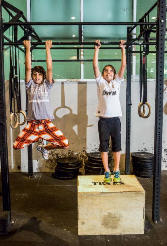 Crossfit adaptado para crianças faz sucesso entre os cariocas