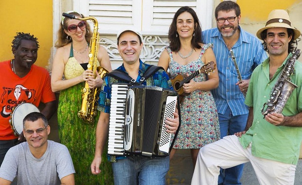 Cordão do Boitatá faz show em homenagem a Dominguinhos e Gonzagão