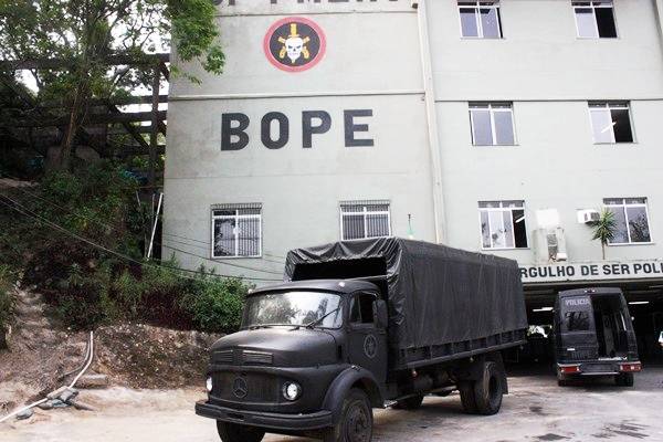 Policiais do Bope são acusados de negociar armas e receber propina