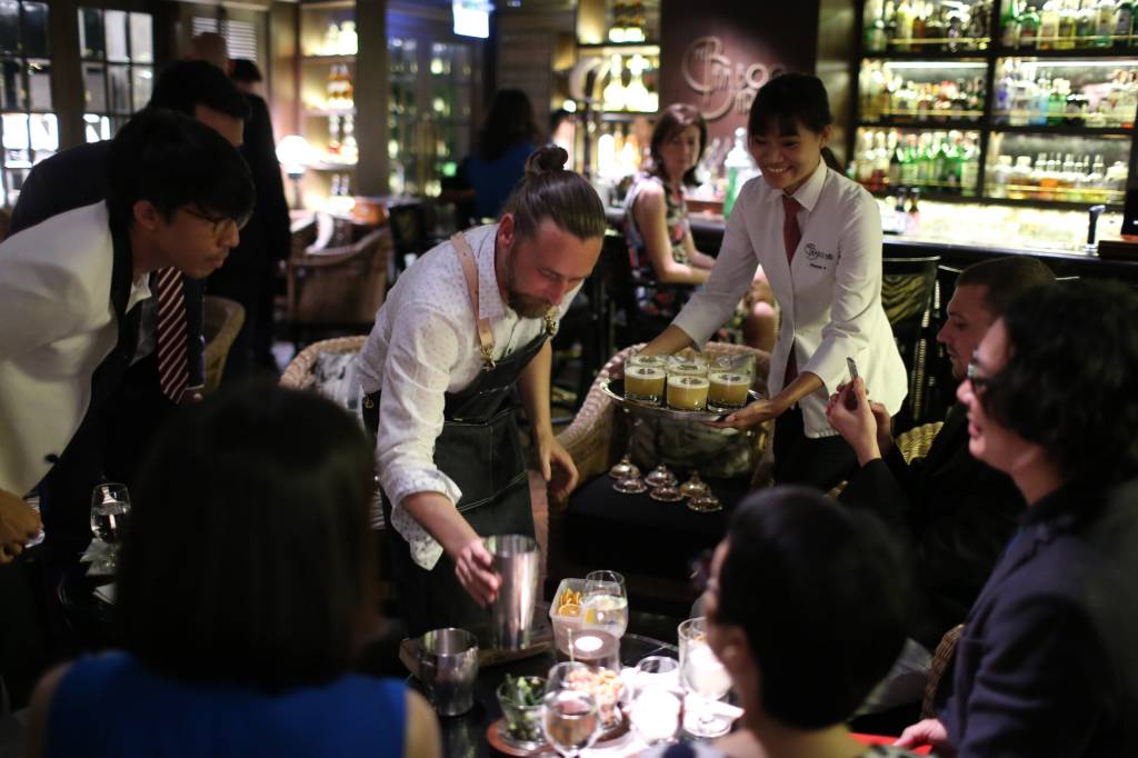 Caverna recebe noite dedicada a drinques