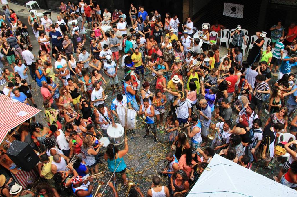 Estreante, Põe na Quentinha vai às ruas neste sábado