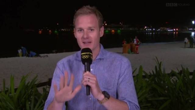 Vídeo da BBC mostra casal em cenas impróprias na praia