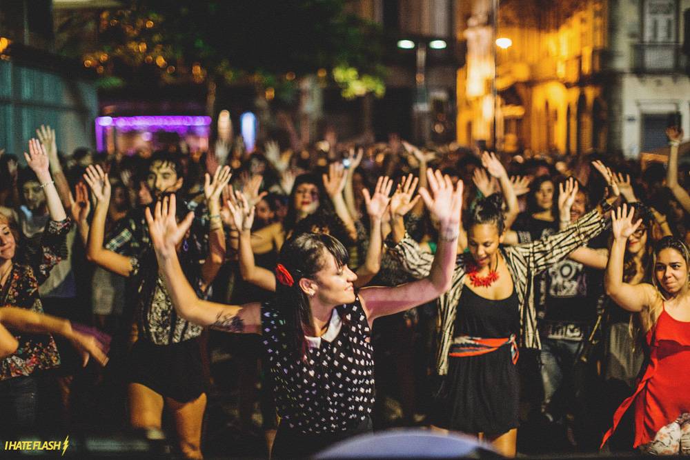 Cervejaria promove festival de música eletrônica e arte no Planetário
