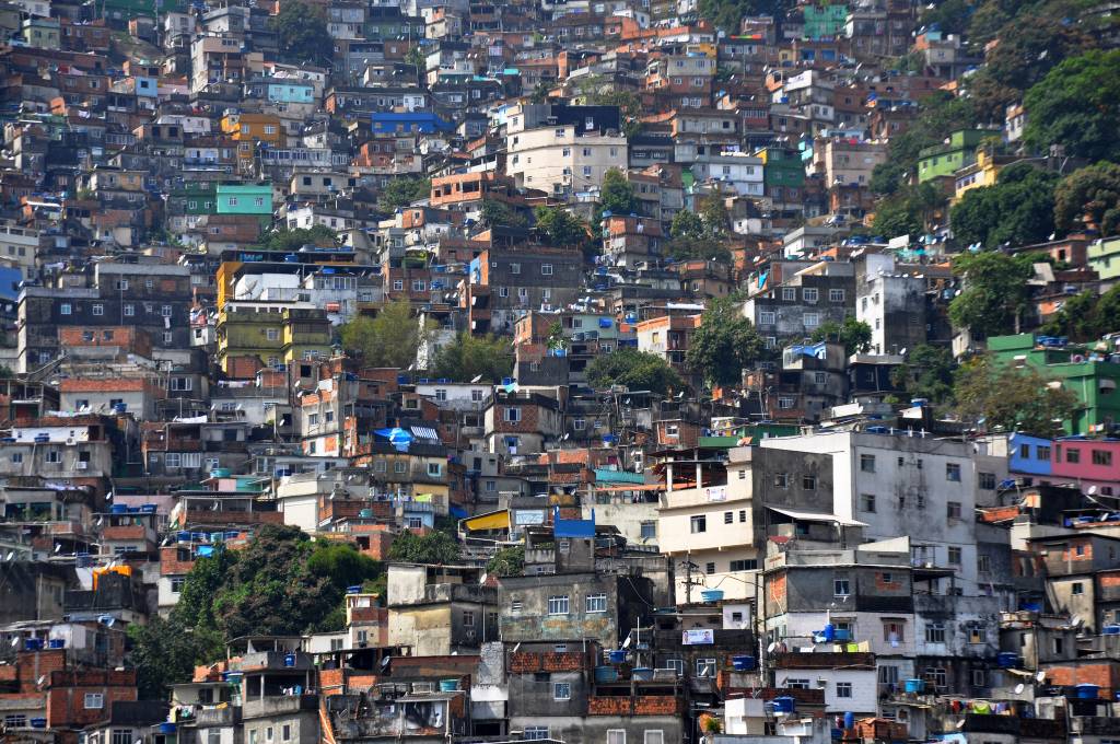 Polícia faz operação na Rocinha e prende suspeito