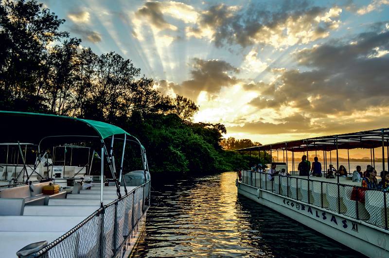 Embarcação ecológica promove passeio musical pela Lagoa de Marapendi