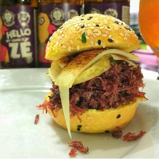 Moda carioca, burgers invadem cardápio dos bares
