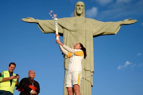 Tocha Olímpica chega ao Cristo Redentor