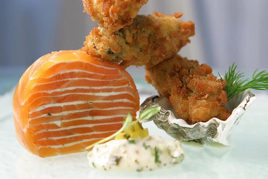Bene_Terrina de truta defumada com ostras gratinadas e creme azedo ao funcho selvagem