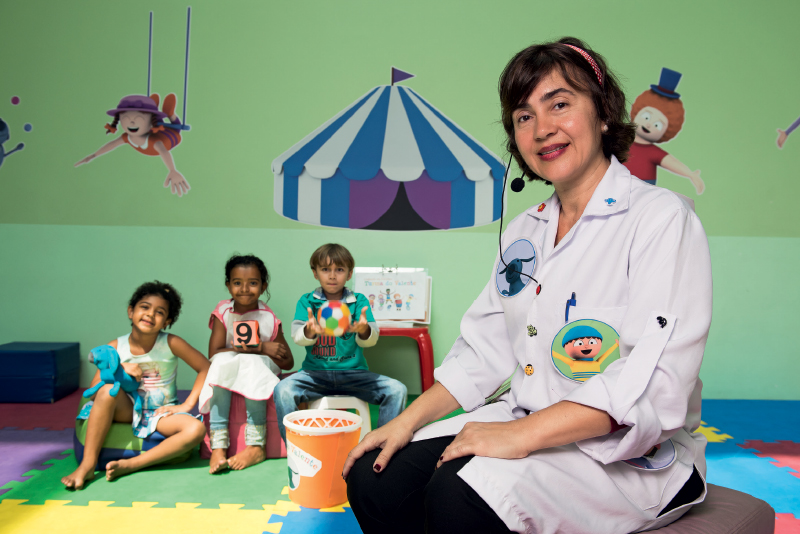 Rosane Paiva da Silva narra histórias educativas para crianças