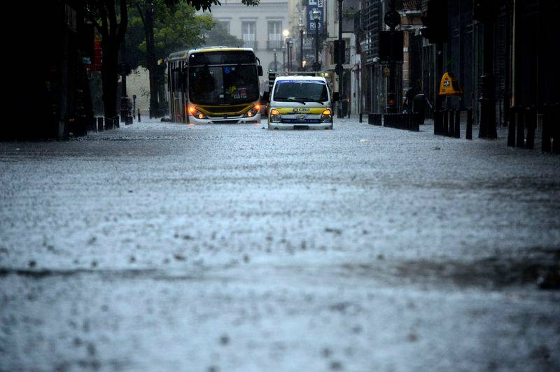 Chuvas e frente fria colocam o Rio em estágio de atenção