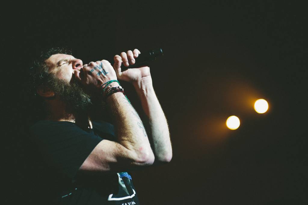 Otto faz show em abertura de exposição