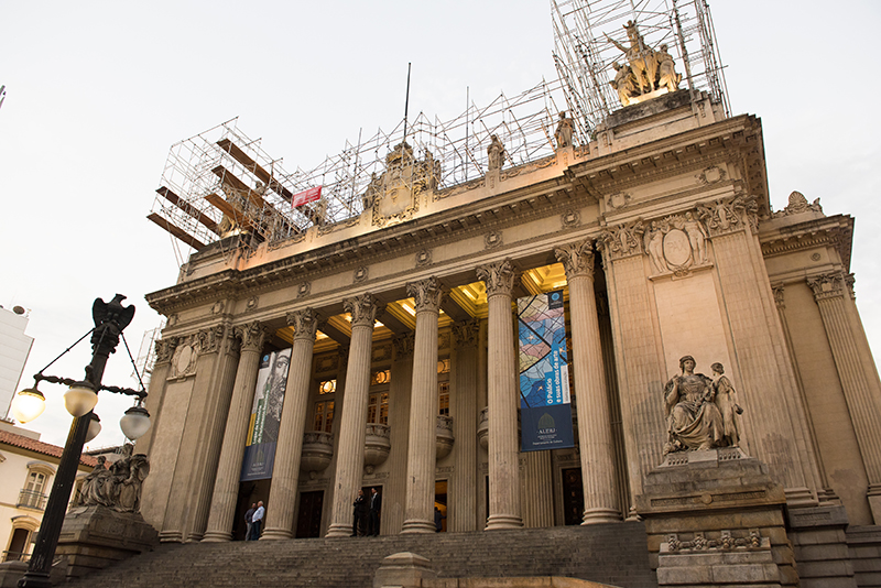 Picciani é liberado de prisão preventiva na Alerj por 39 a 19