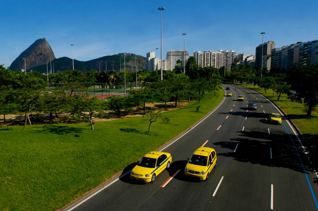 Taxistas devem aferir taxímetros até 18 de dezembro