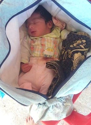 Bombeiros encontram recém-nascido abandonado na Baixada Fluminense