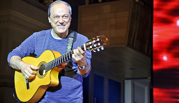 Toquinho faz show gratuito em homenagem a Vinicius de Moraes